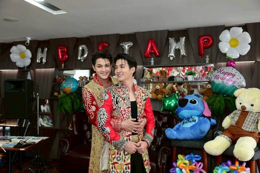 “แสตมป์-พรวศิน” ควงคู่ “เล้ง-ณัฐพล” ฉลองวันเกิดสุดอบอุ่น