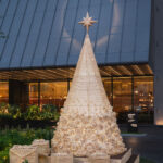 ครอโม แบงคอก เติมกลิ่นอายความเป็นไทยด้วยต้นคริสต์มาสจักสาน