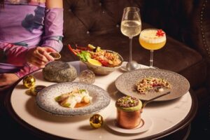 เฉลิมฉลองเทศกาลแห่งความสุขต้อนรับคริสต์มาสและปีใหม่ ที่ โรงแรม ดิ แอทธินี โฮเทล แบงค็อก, อะ ลักซ์ชูรี คอลเล็คชั่น โฮเทล