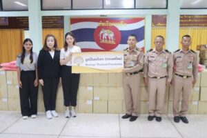 ส่งมอบถุงยังชีพช่วยเหลือผู้ประสบภัยน้ำท่วม