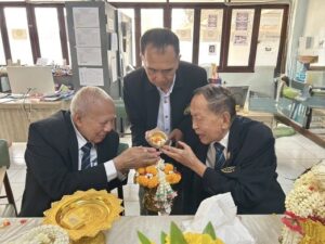 สมาคมฯ จัดพิธีสรงน้ำพระ รดน้ำขอพร